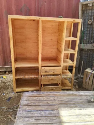 Pallet Pulse Wardrobe