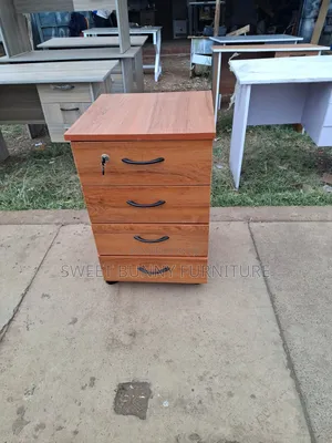 Royal Tea Pedestal