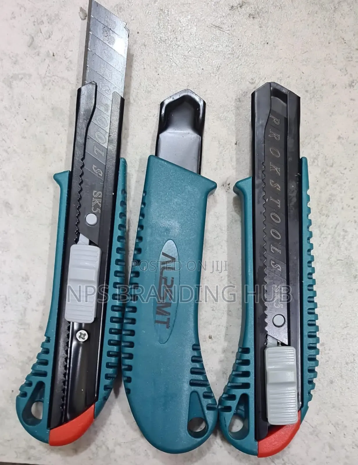 Box Cutter. J.Mn