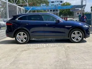 Jaguar F-Pace 2019 Blue