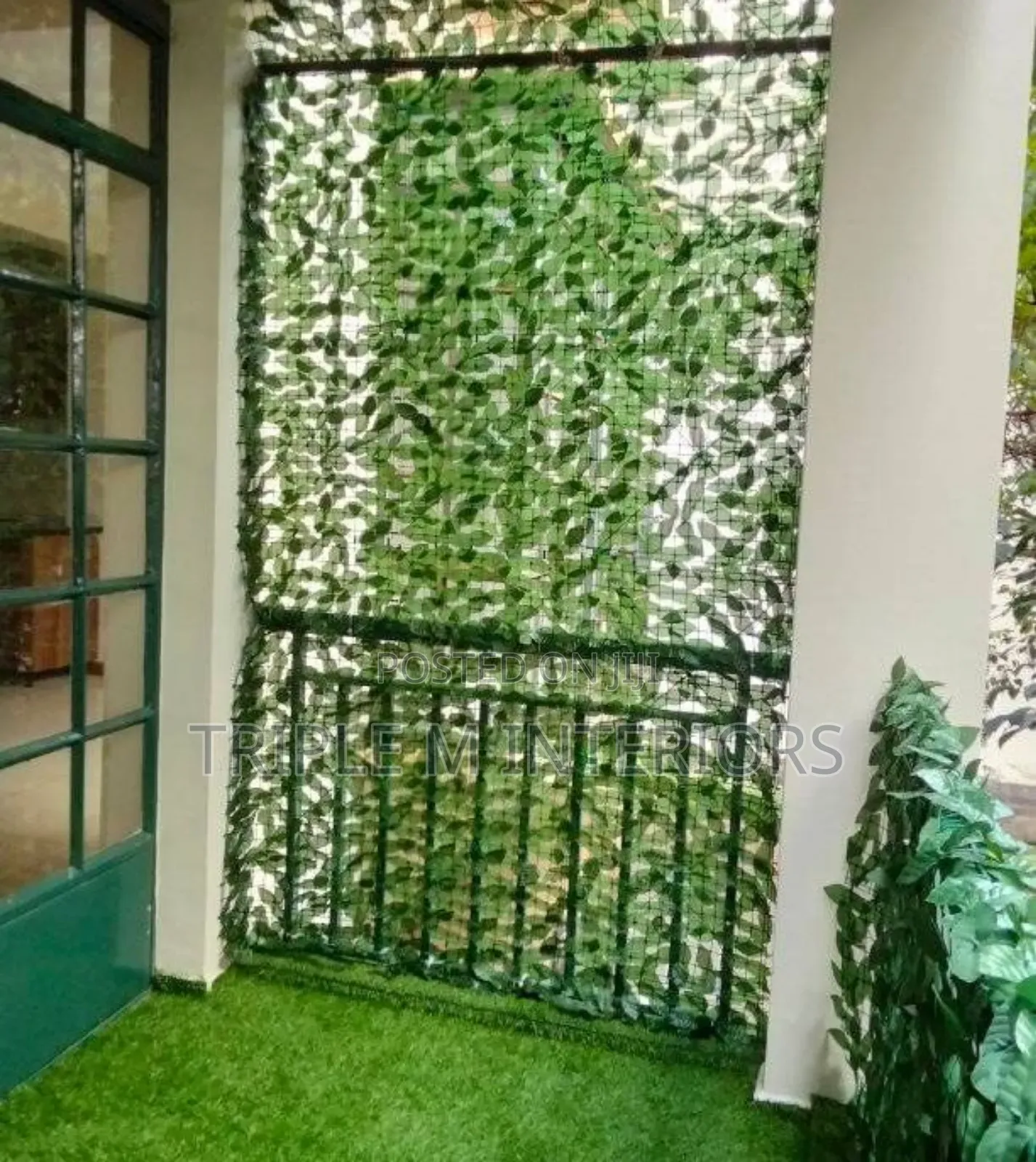 Privacy Perfected | Leafy Balcony Fence