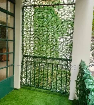 Privacy Perfected | Leafy Balcony Fence