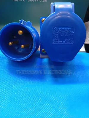 32 Amps 3 Pin Industrial Socket