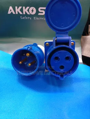 32 Amps 3 Pin Industrial Socket