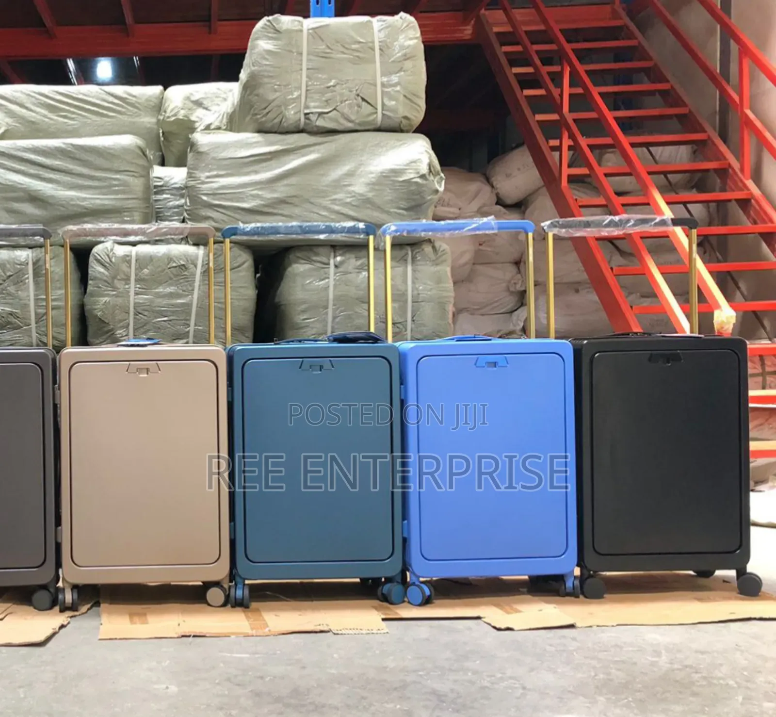 2 Pieces Modern Hard-Shell Travel Suitcase With a Sleek