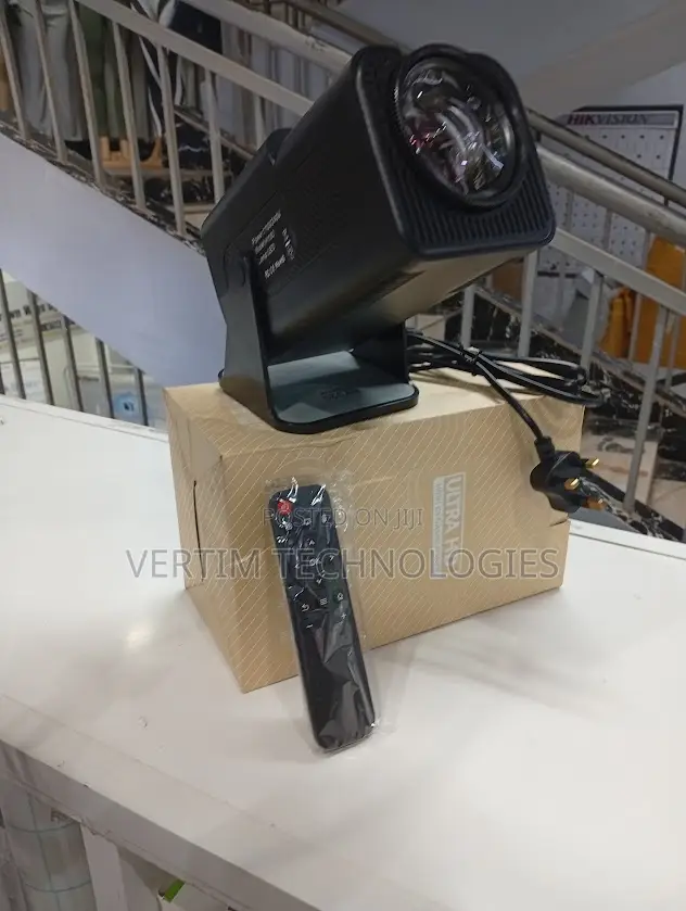 Ultra Hd Android Projector With Inbuilt Speaker