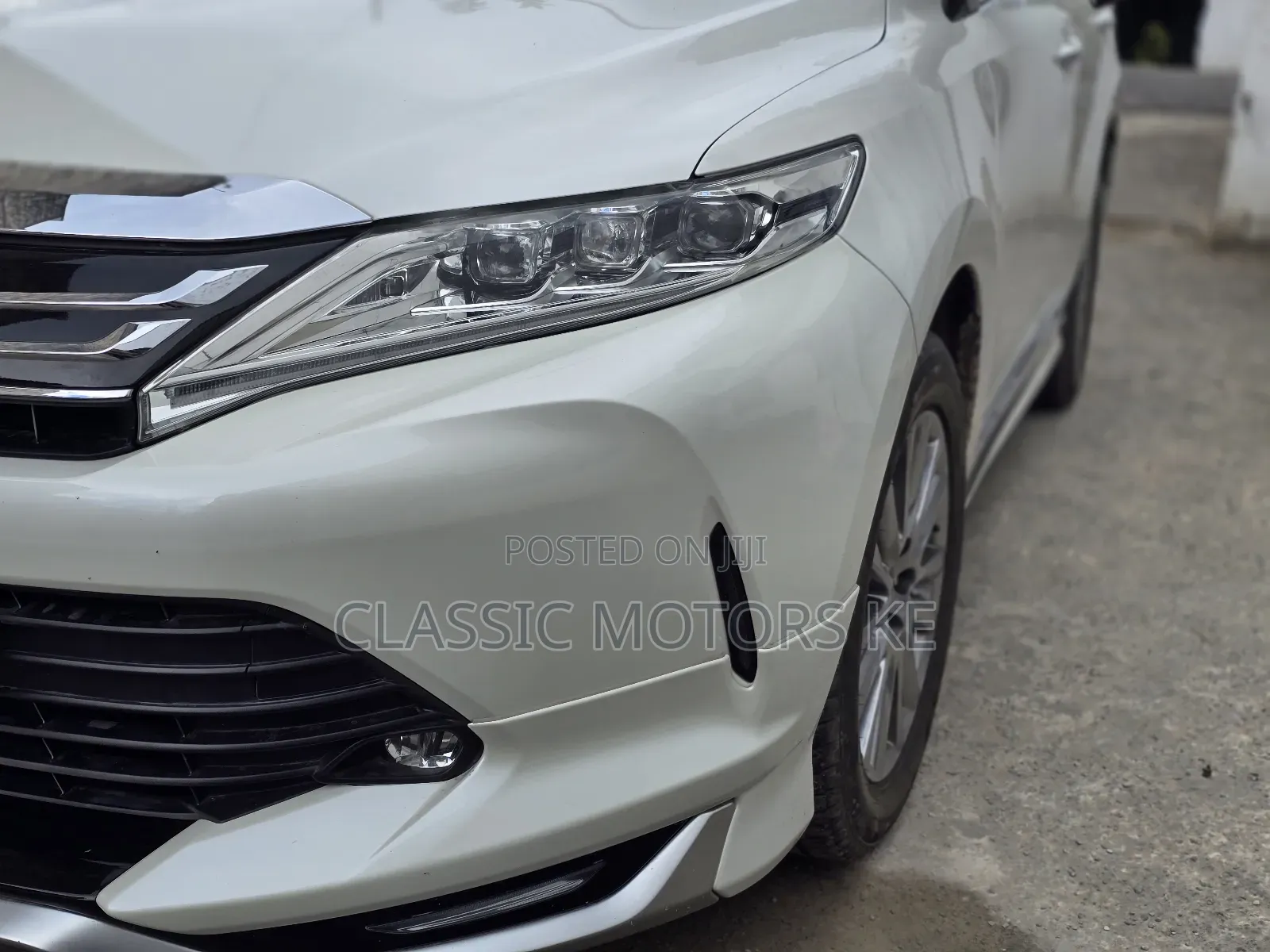 Toyota Harrier 2.0 4WD 2019 White