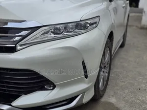Toyota Harrier 2.0 4WD 2019 White