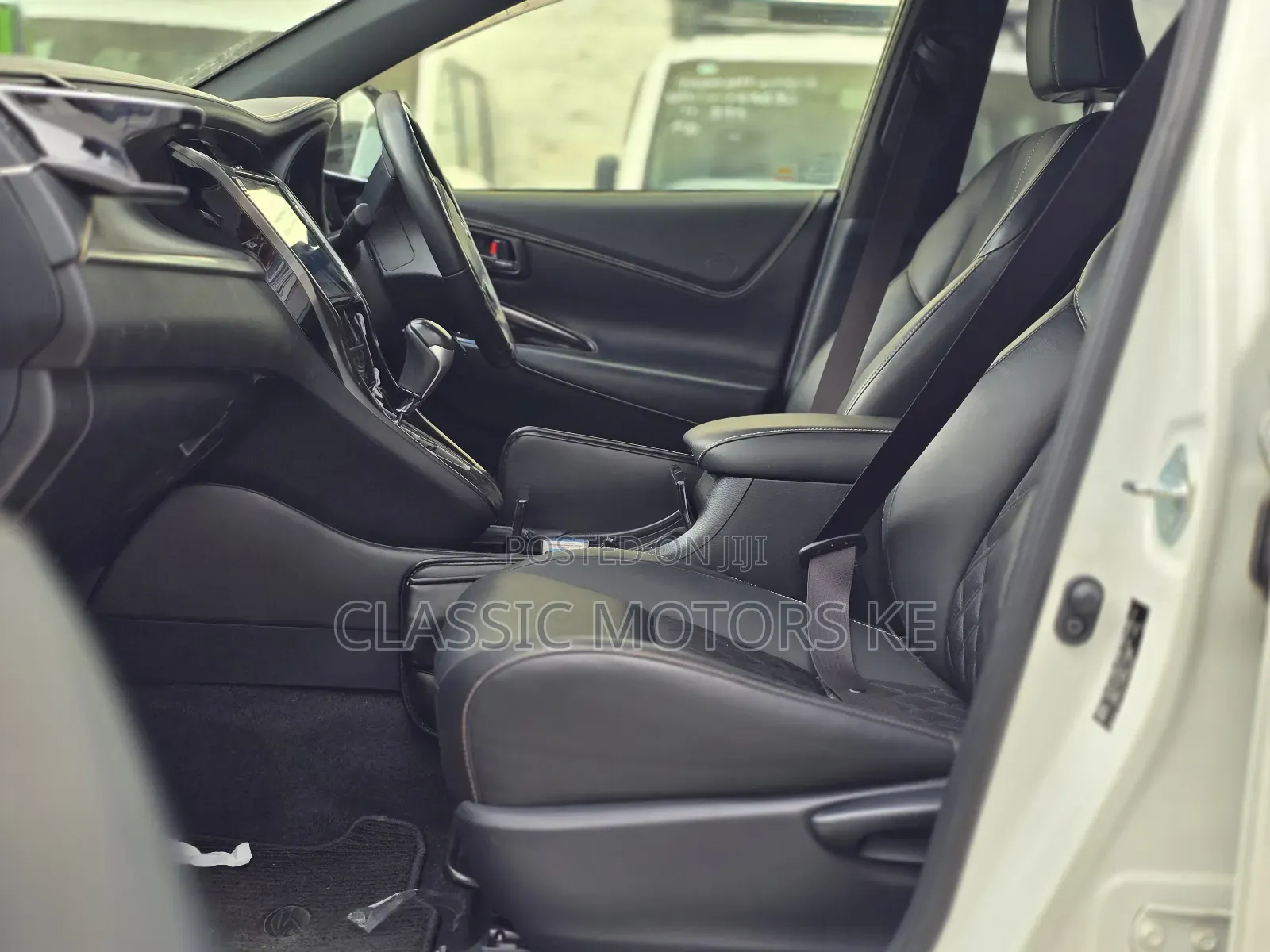 Toyota Harrier 2.0 4WD 2019 White