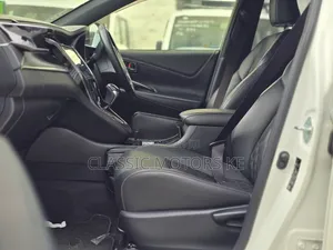Toyota Harrier 2.0 4WD 2019 White