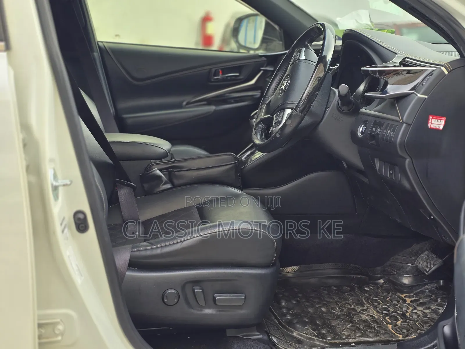 Toyota Harrier 2.0 4WD 2019 White