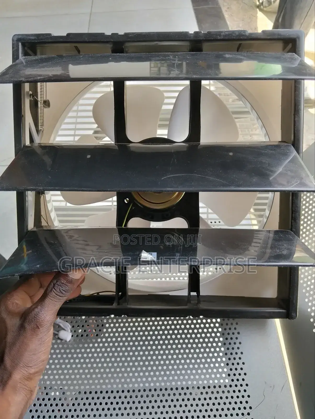 12"Windsor Plastic Wall-Mounted Exhaust Fan
