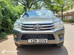 Toyota Hilux 2015 Brown