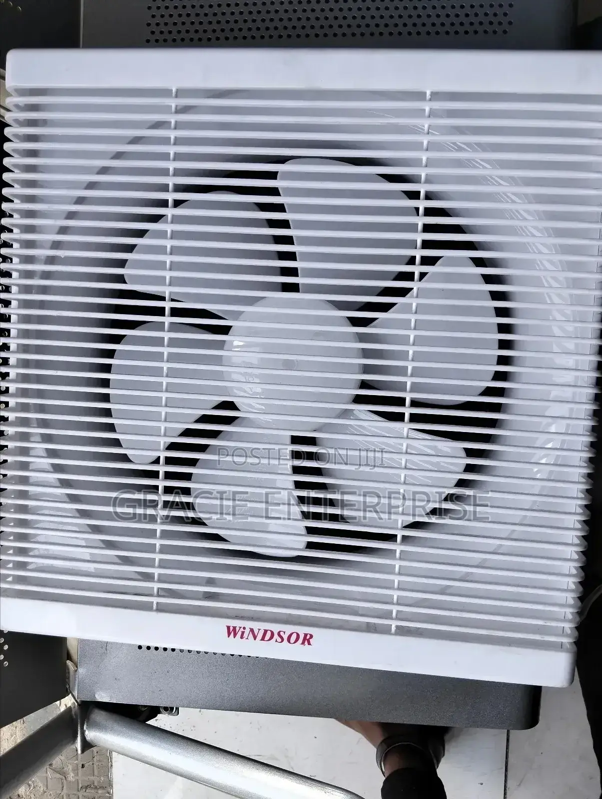 12"Windsor Plastic Wall-Mounted Exhaust Fan