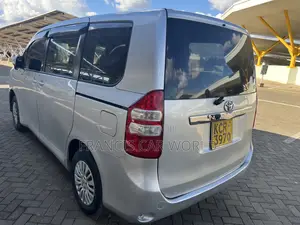 Toyota Noah 2012 Silver