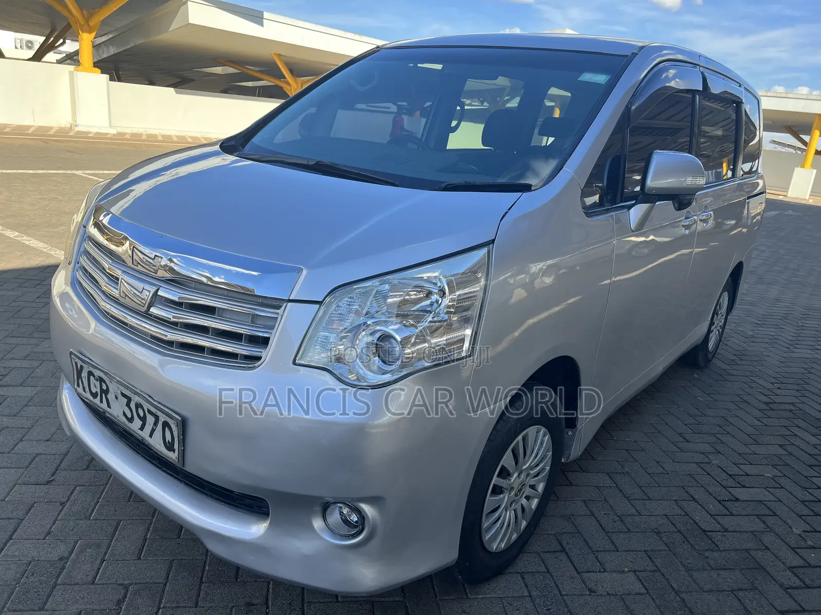 Toyota Noah 2012 Silver