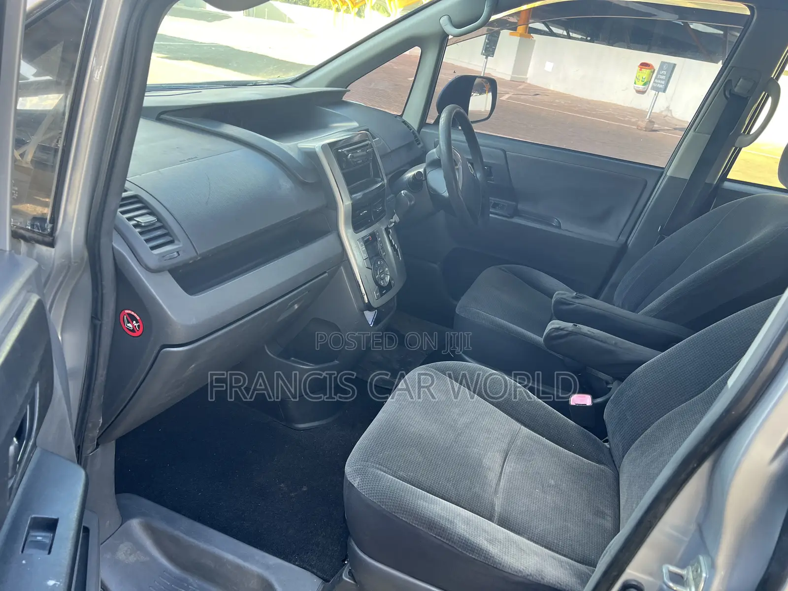 Toyota Noah 2012 Silver