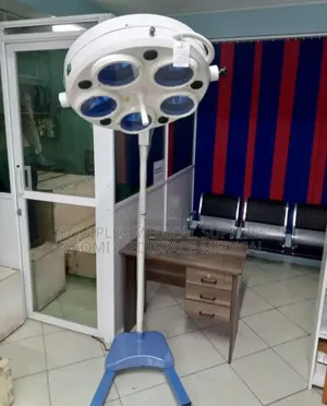 Quality Mobile Halogen Theatre Light (5 Bulbs)