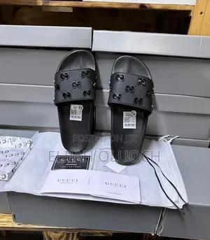 Gucci Pursuit Rubber Slide
Size 40-45