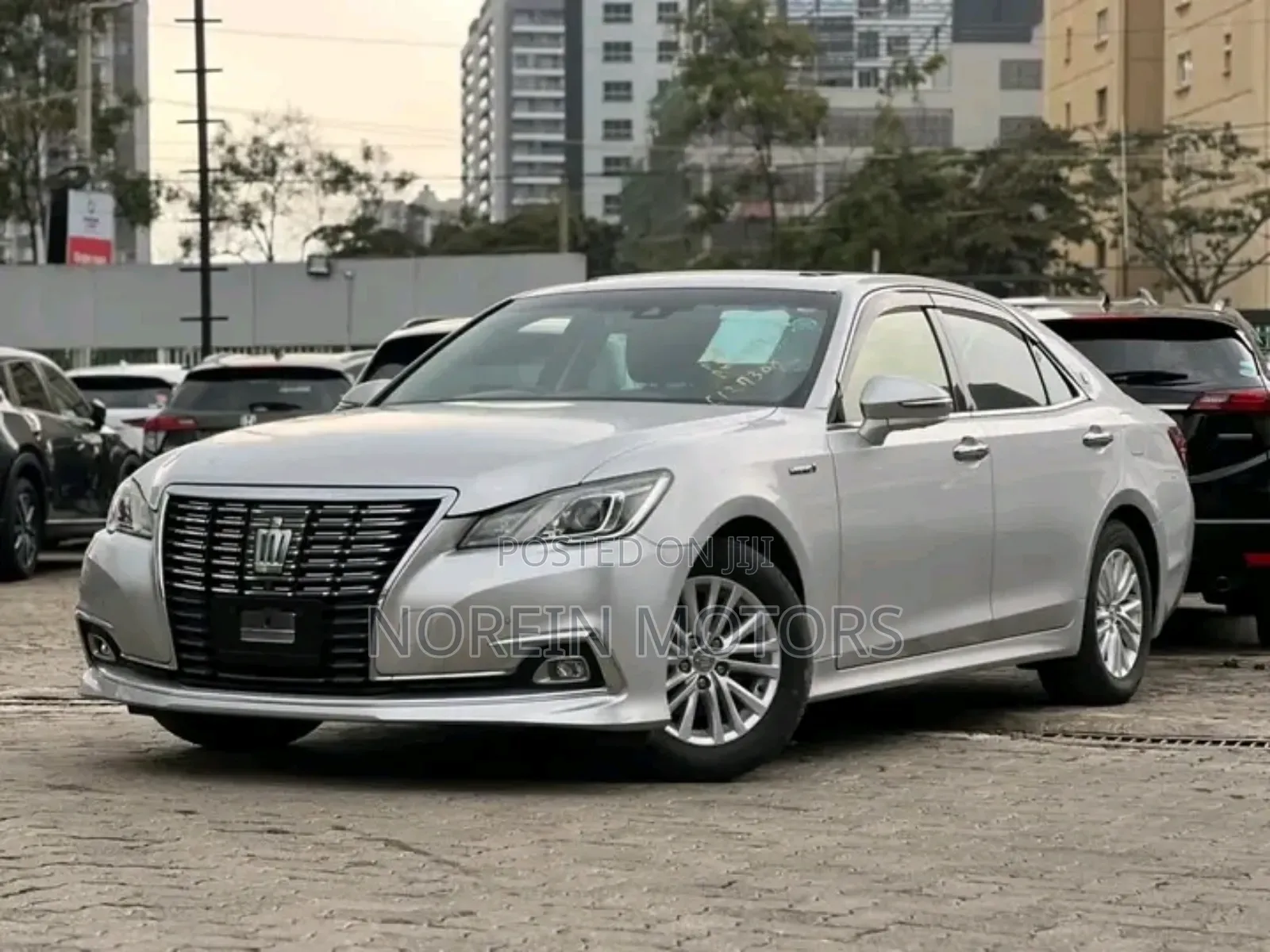 Toyota Crown 2018 Silver