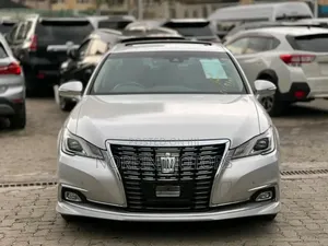 Toyota Crown 2018 Silver