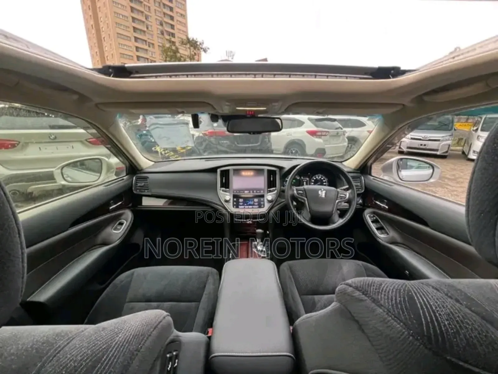 Toyota Crown 2018 Silver