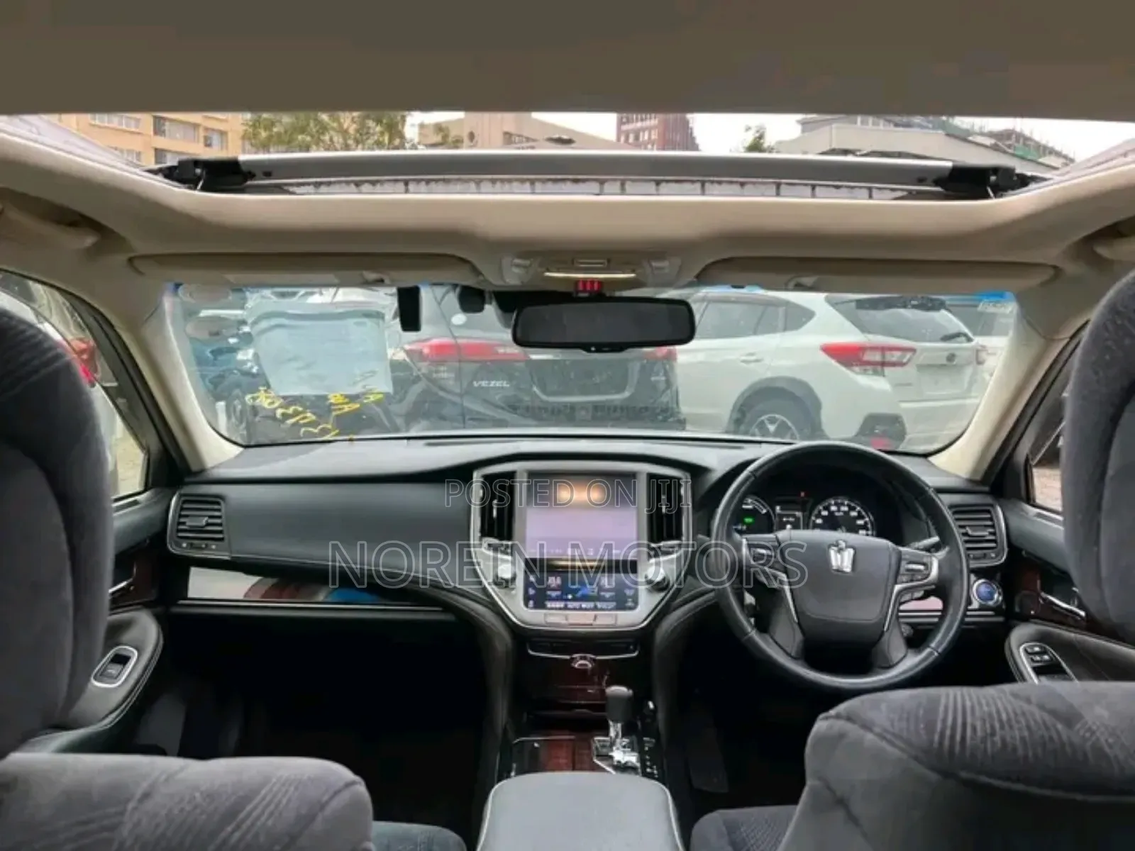 Toyota Crown 2018 Silver