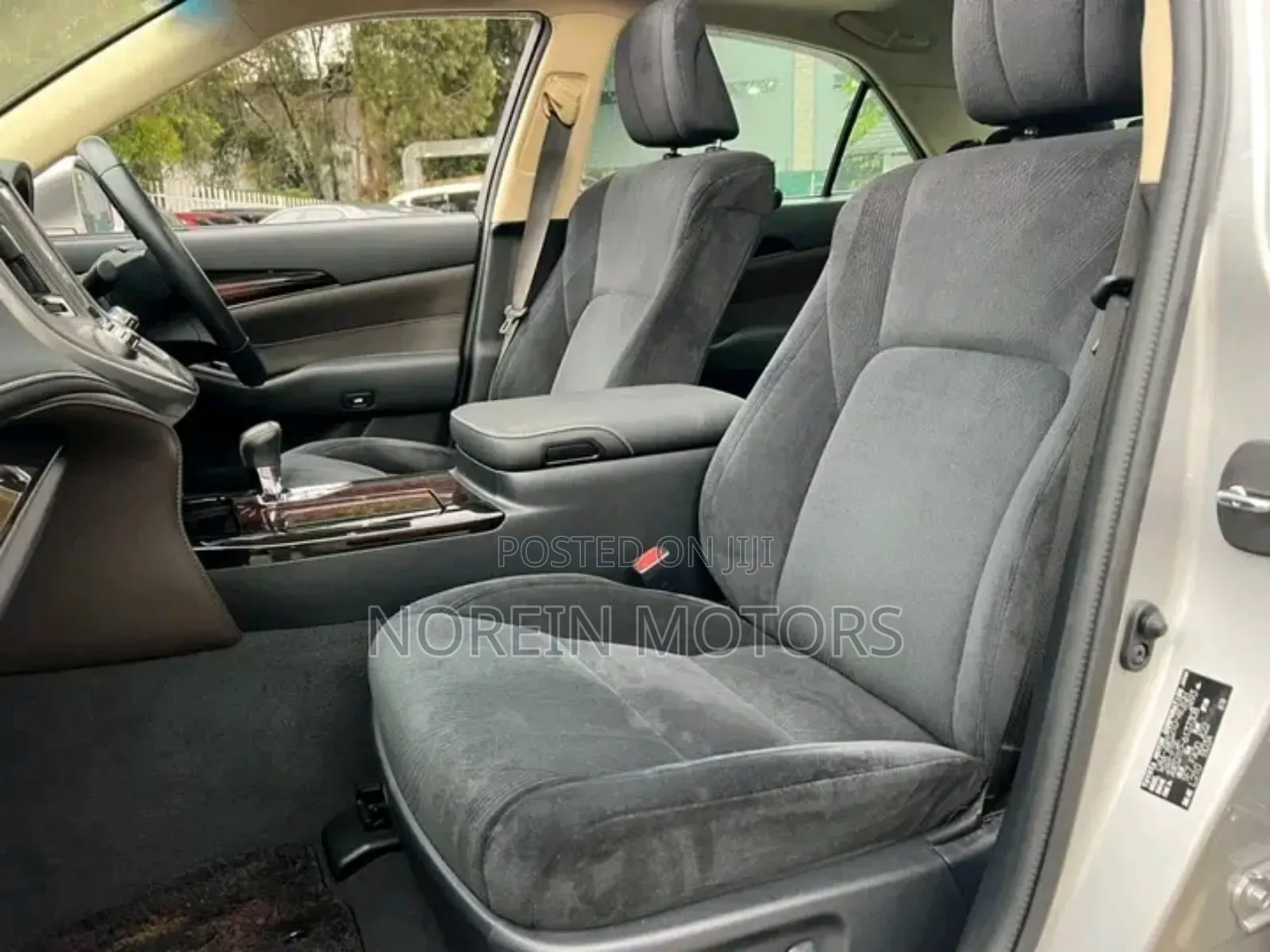 Toyota Crown 2018 Silver