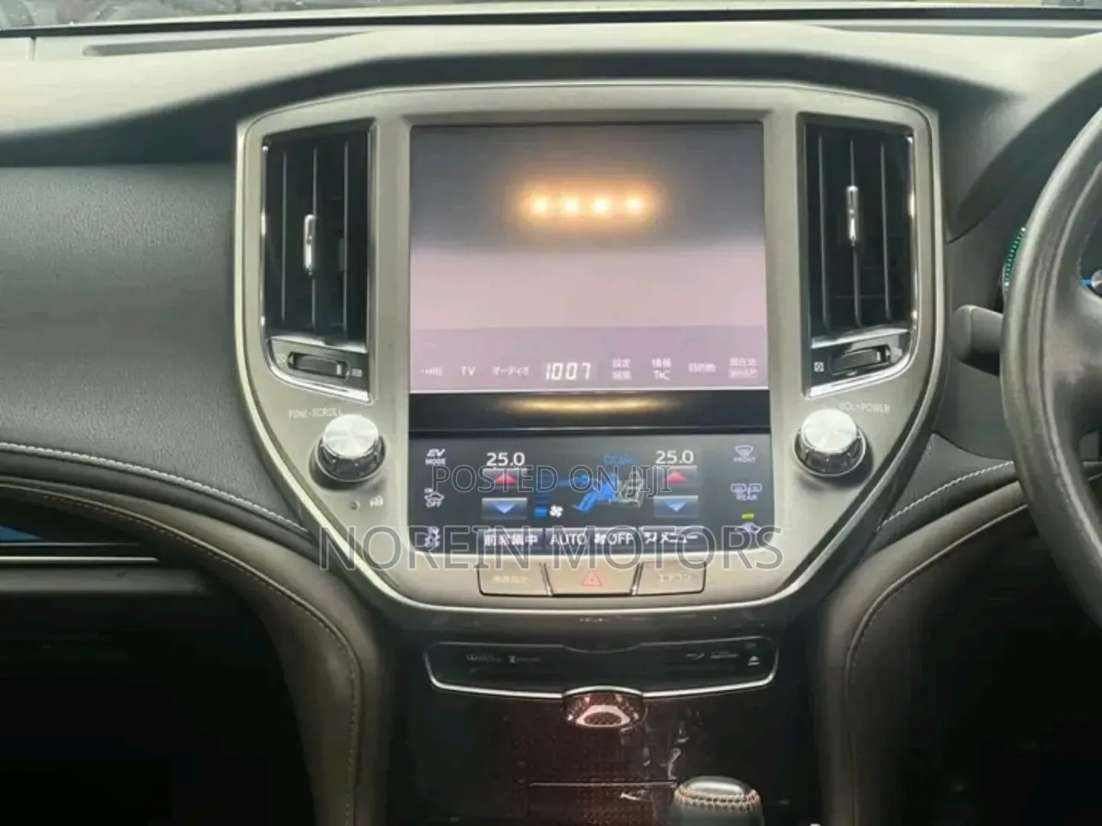 Toyota Crown 2018 Silver