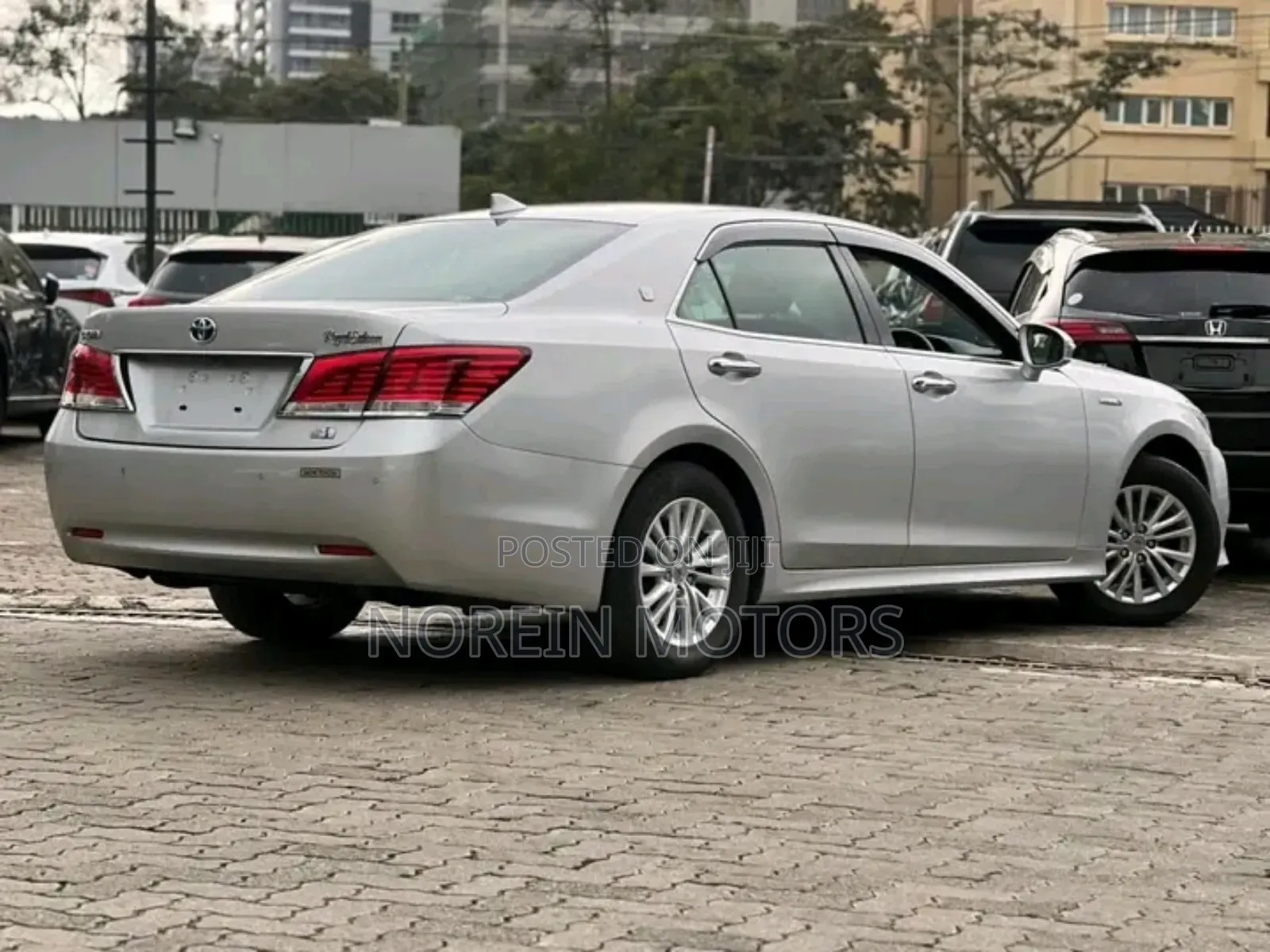 Toyota Crown 2018 Silver
