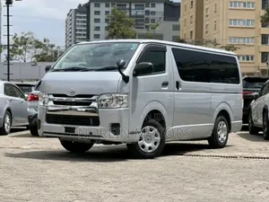Toyota HiAce 2018 Silver