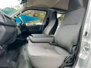 Toyota HiAce 2018 Silver