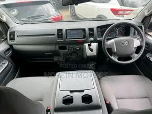 Toyota HiAce 2018 Silver