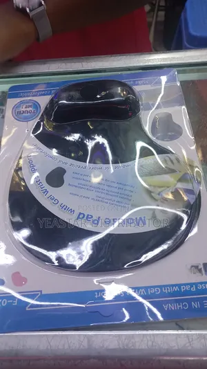 Mouse Pad With Gel Wrist Support