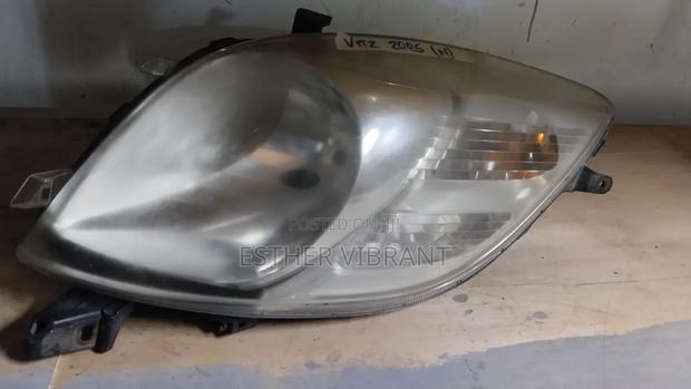 Vitz 2005 Headlight Non Zenon