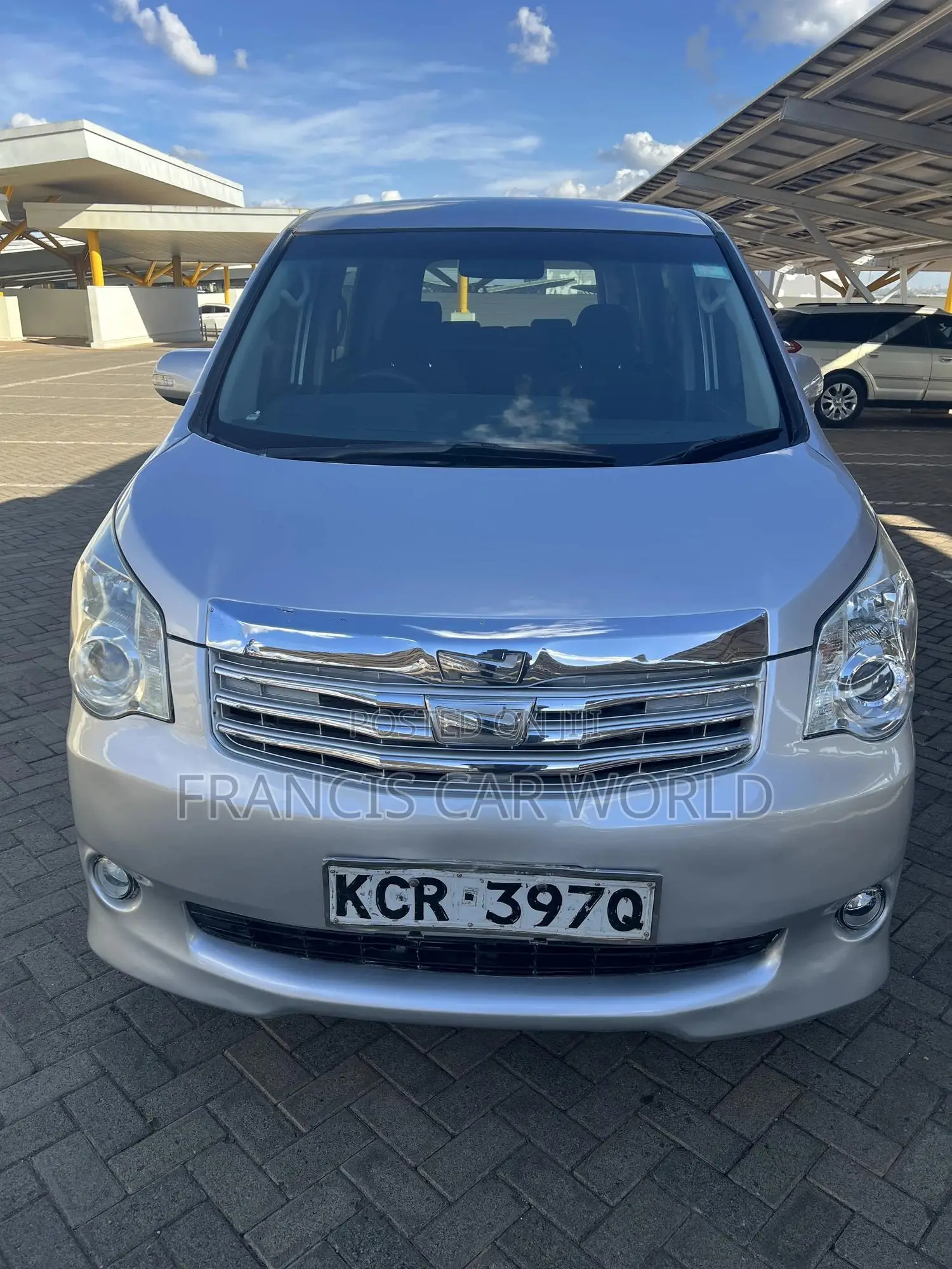 Toyota Noah 2012 Silver