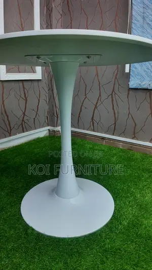 Coffee Table; Round Tulip Silhoute Coffee Table
