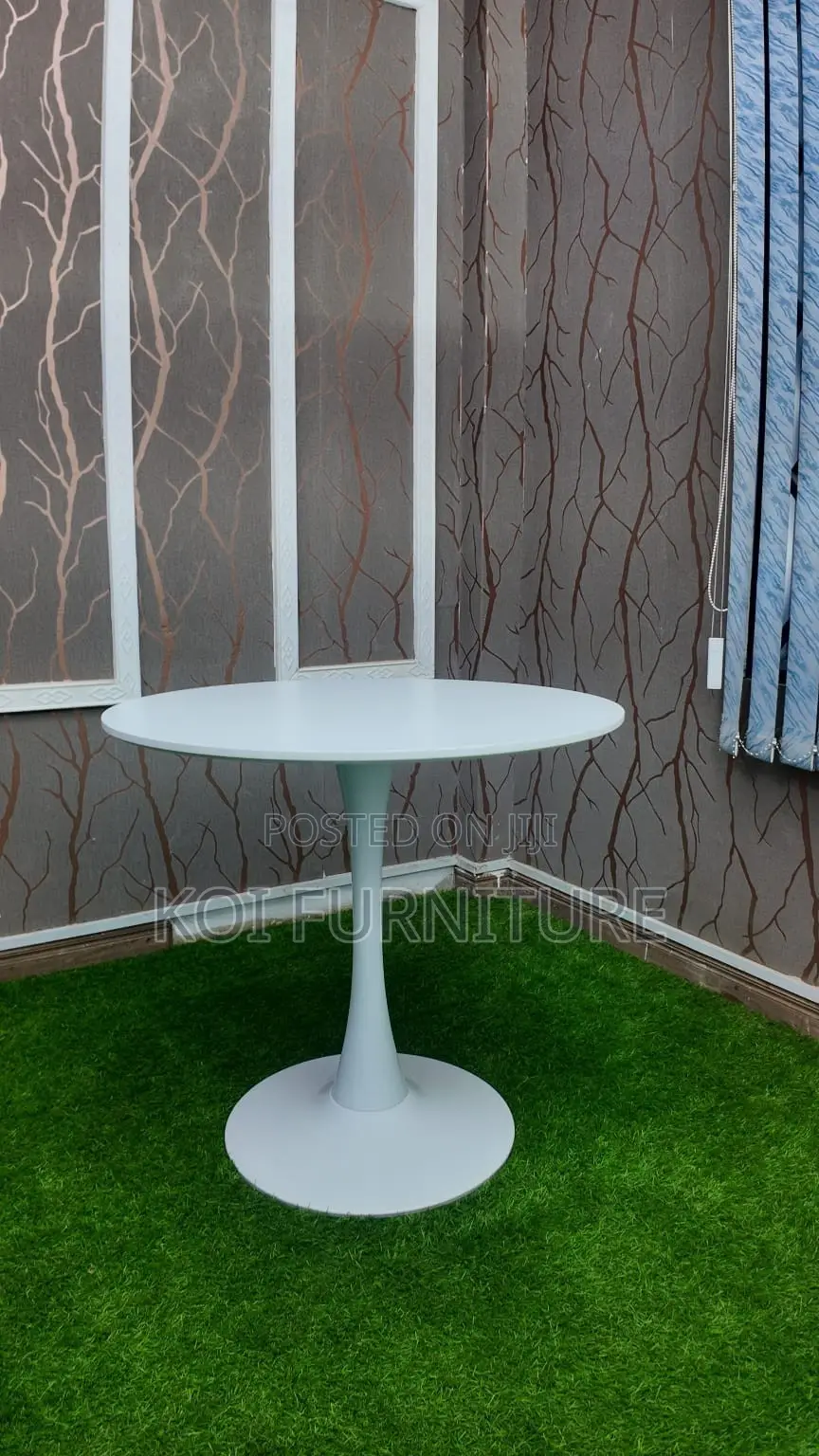 Coffee Table; Round Tulip Silhoute Coffee Table