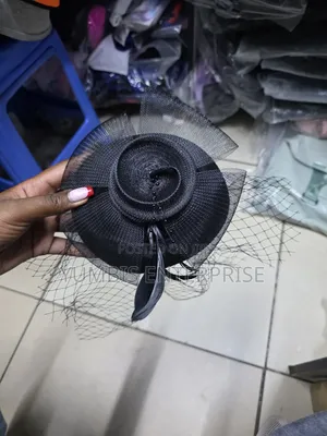 Womens Fascinators at 600