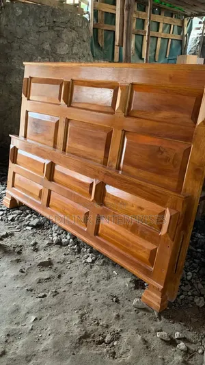 Shelburn Solid King Sized Bed Mahogany (6*6)
