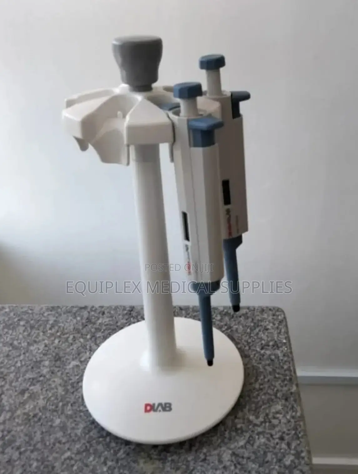Pipette Holder (Compact and Efficient)