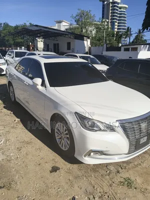 Toyota Crown 2018 White