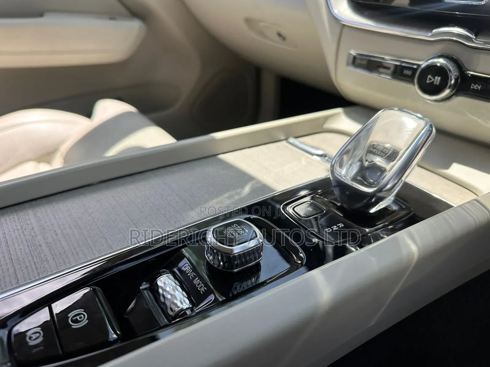 Volvo XC60 2020 White