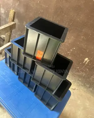 Black Plastic Concrete Cube Moulds