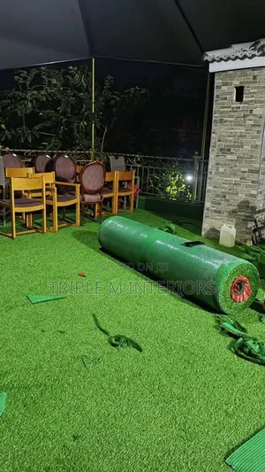 Tenacious Green,Soft on Feet Artificial Green Grass Carpet