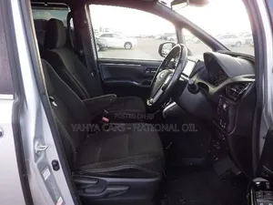 Toyota Esquire 2020 Silver