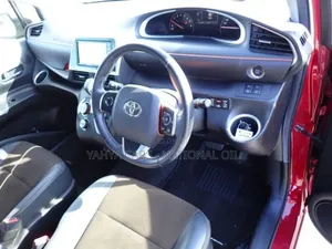 Toyota Sienta 2020 Red