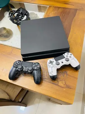 Chipped Ps4 Slim 2 Pads. 9 Games
