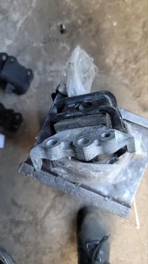 Daihatsu Mira Engine Mountain