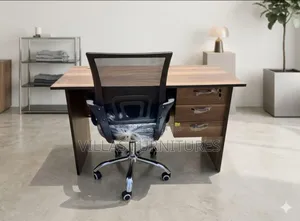 Studying Set Mesh Chair and Desk